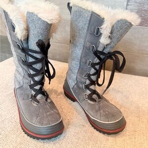 Sorel Joan of Arctic Gray Winter Boots with Faux Fur